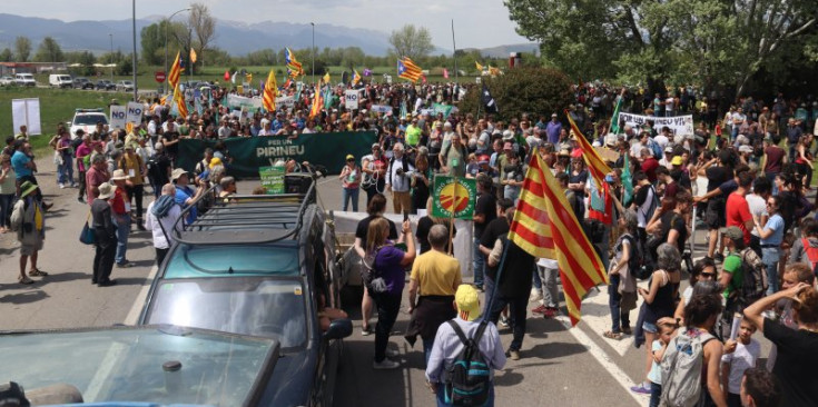 Un instant de la manifestació contra els JJOO a Puigcerdà.