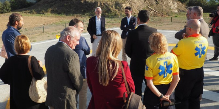 El vicepresident de la Generalitat i conseller de Territori, Jordi Puigneró,visita ahir a l’aeroport de la Seu.