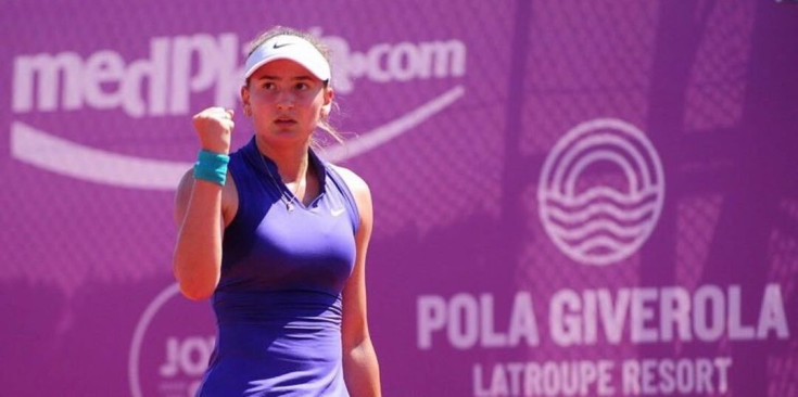 Jiménez en un partit abans del debut al Roland Garros júnior.