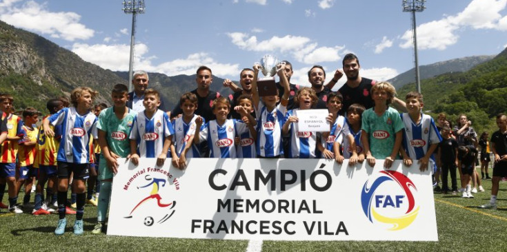 Els campions de la categoria benjamí.