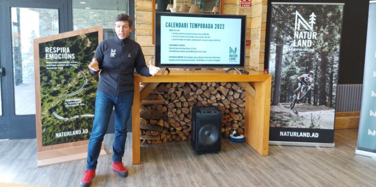 El director de Naturland, Xabier Ajona, durant la presentació de la temporada d'estiu.