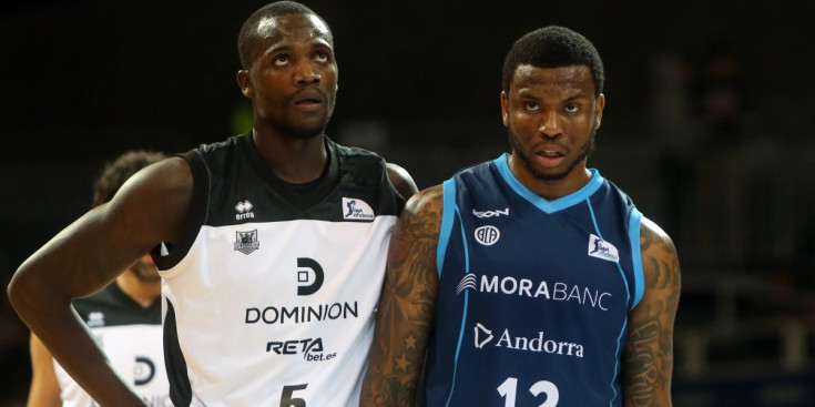 James i Jones, en el duel de diumenge entre el MoraBanc Andorra i el Dominion Bilbao Basket.