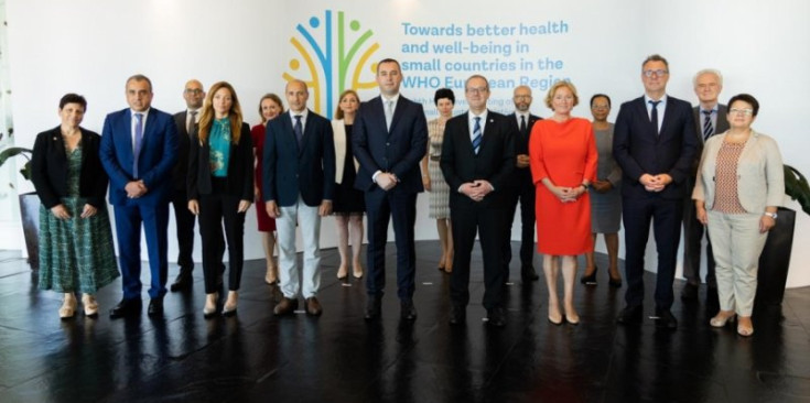 Fotografia de grup de la vuitena reunió de la iniciativa pels petits Estats de l’Organització Mundial de la Salut (OMS).