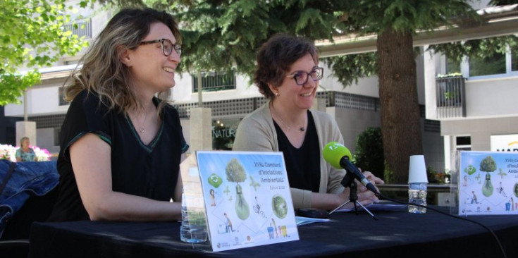 La consellera de Medi Ambient del comú d'Escaldes-Engordany, Cèlia Vendrell, i la tècnica del departament de Medi Ambient del Govern, Laura Coll.