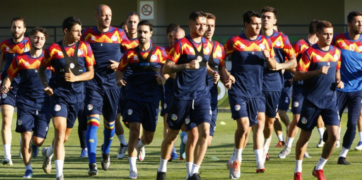 Un instant de l’entrenament d’ahir de la selecció, a Moldàvia.