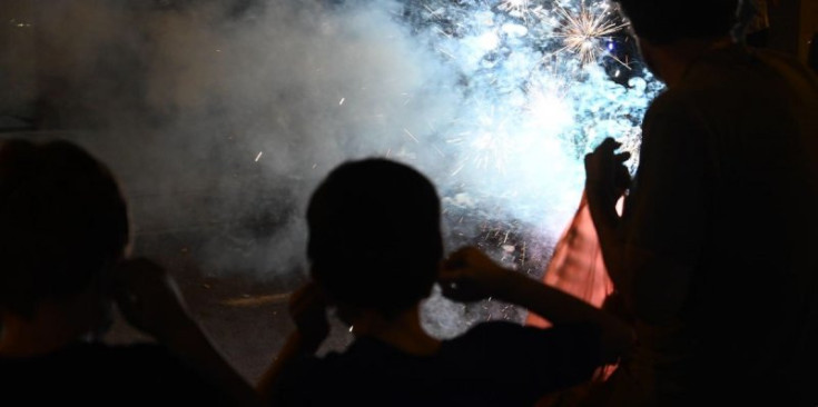 Encesa de petards durant la revetlla de l’any passat.