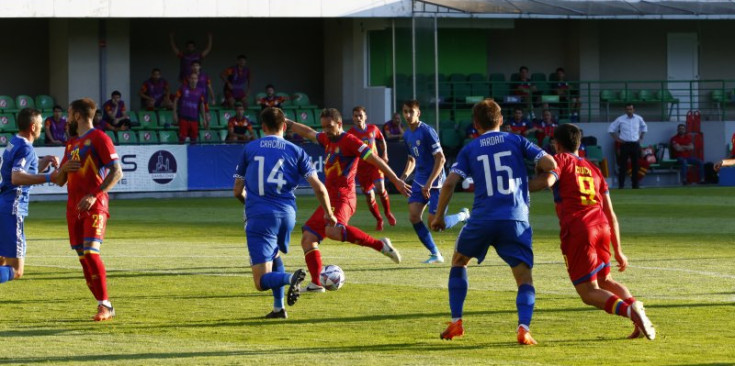 Vieira realitza el xut que posaria l’empat a un en el partit d’ahir entre Moldàvia i Andorra.