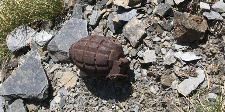 La granada trobada al pic de Bassiets.
