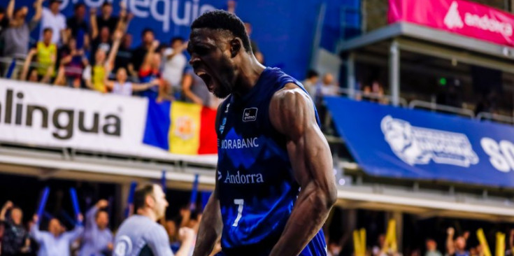 Olumuyiwa durant un partit amb el MoraBanc la temporada passada.