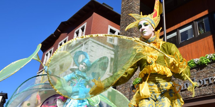 L’espectacle d’inauguració, ahir als carrers d’Andorra la Vella.