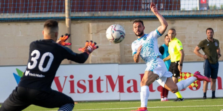 Un instant del partit d’ahir entre el Gzira United i l’Atlètic d’Escaldes.