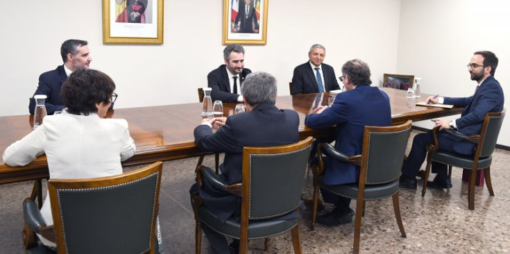 Un moment de la trobada bilateral amb l’equip del conseller d’Economia de la Generalitat, Jaume Giró.