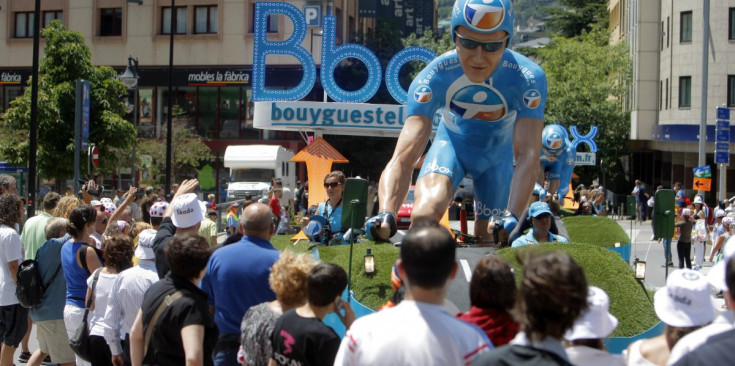 La caravana publicitària, al seu pas per Andorra la Vella, el 2009.