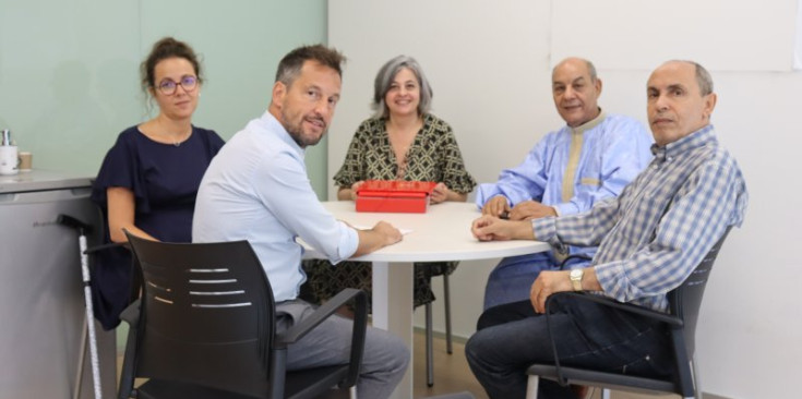 Salazar i López amb la delegació sahrauí a Andorra.