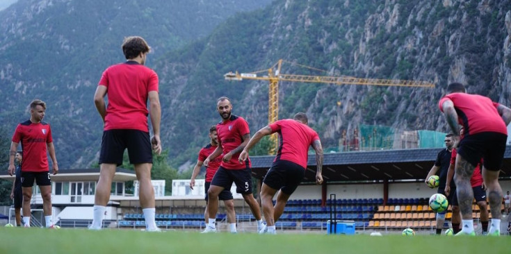 Un instant de l’últim entrenament de l’Inter a l’Estadi Comunal abans d’enfrontar-se al CFR Cluj.