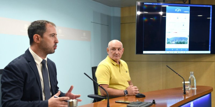 Carles Miquel i Toni Molné, ahir durant la presentació a la sala de premsa del Govern.