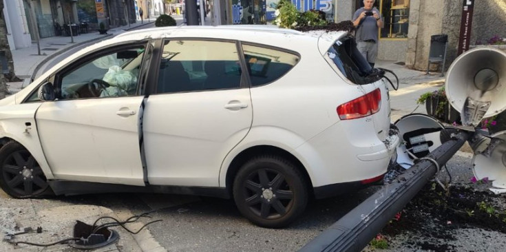 El vehicle accidentat a Sant Julià de Lòria.