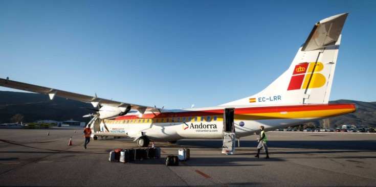 L’aeronau que cobreix el trajecte entre Madrid i la Seu d’Urgell, el dia del vol inaugural.