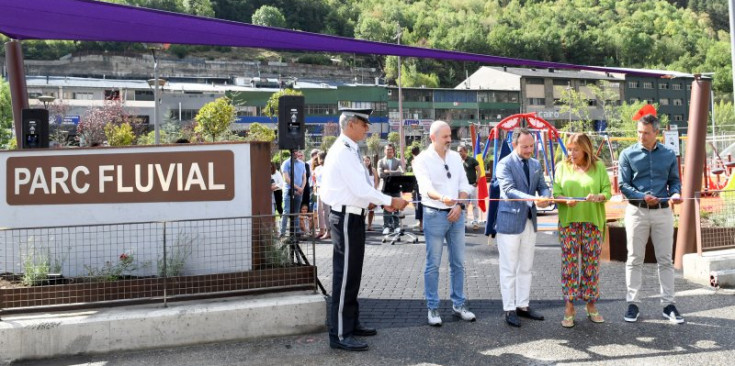 Les autoritats inauguren el nou parc fluvial d’Andorra la Vella.