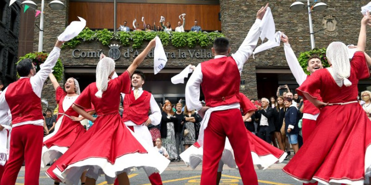 L'Esbart Dansaire durant el Ball del Pregó.