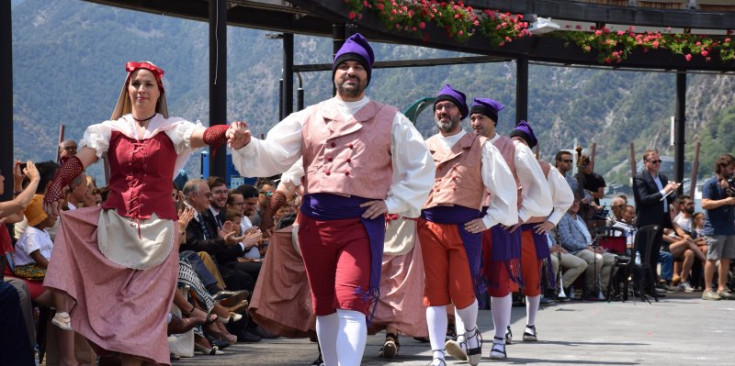 La nova indumentària de l’Esbart Dansaire d’Andorra la Vella.