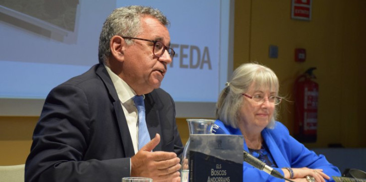 El director general de FEDA, Albert Moles, i la presidenta de la SAC, Àngels Mach, durant la presentació.
