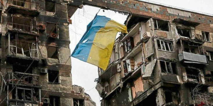 Imatge d’un edifici destruït pels bombardejos russos a Ucraïna.