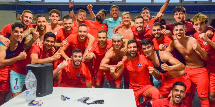 Els jugadors de l’FC Andorra celebren la victòria contra l’Oviedo.