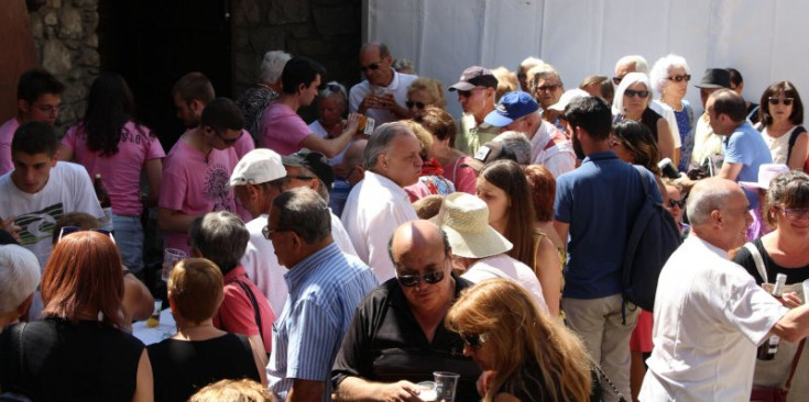 Imatge de l’aperitiu popular a Santa Coloma.