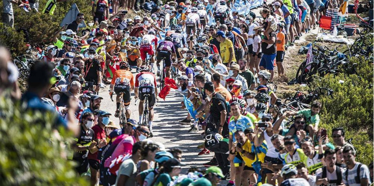 Una etapa de La Vuelta 2021.
