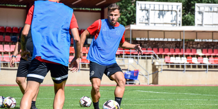 Valera durant l’entrenament d’ahir de l’FC Andorra al Comunal.