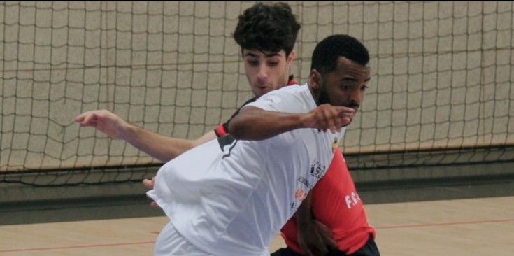 Un instant del duel d’ahir entre l’FC Encamp i el KaDy.