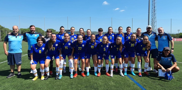 La selecció absoluta femenina en el duel davant el Girona FC.