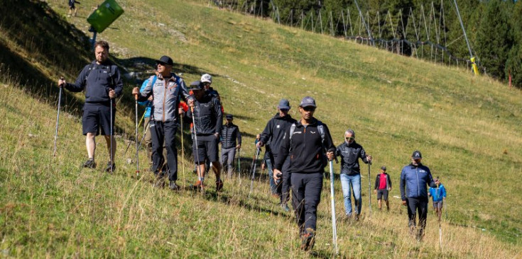 Un instant de la visita dels responsables de la FIS amb els organitzadors a la pista Àliga del Tarter.