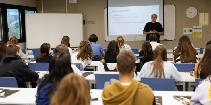 Una de les classes de la universitat.