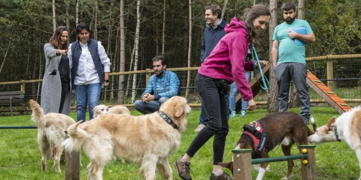 Un moment de la inauguració del parc caní.