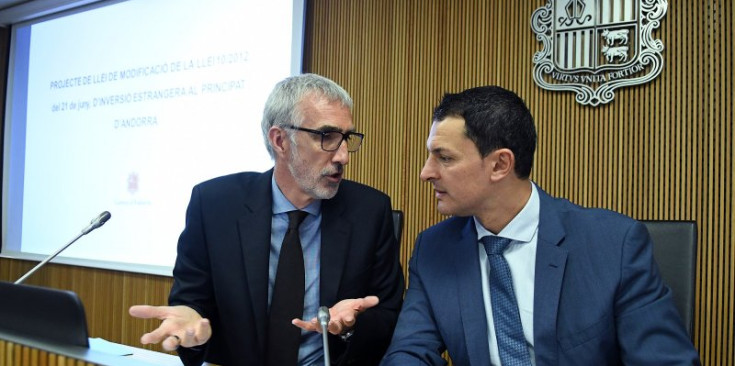 El secretari d’Estat d’Economia, Eric Bartolomé, i el ministre d’Economia, Jordi Gallarod, ahir al Consell General.