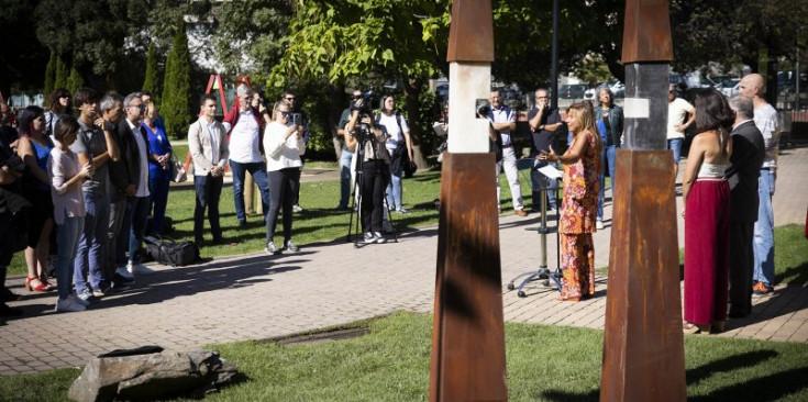 Un instant de la presentació de l’escultura, ahir.