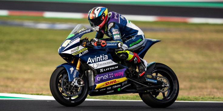 Cardelús durant una cursa al campionat de MotoE.