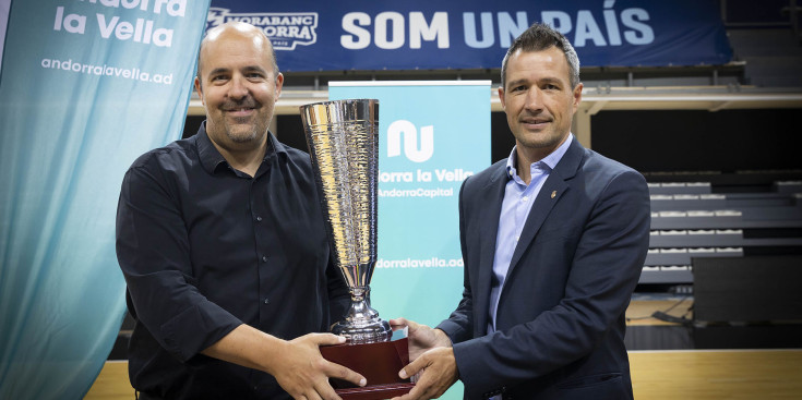 Gorka Aixàs (esquerra) i David Astrié (dreta) durant la presentació del II Trofeu Andorra la Vella, ahir.