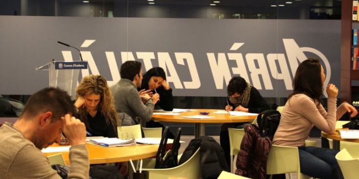 Una imatge d’arxiu d’estudiants al centre de català d’Escaldes-Engordany.