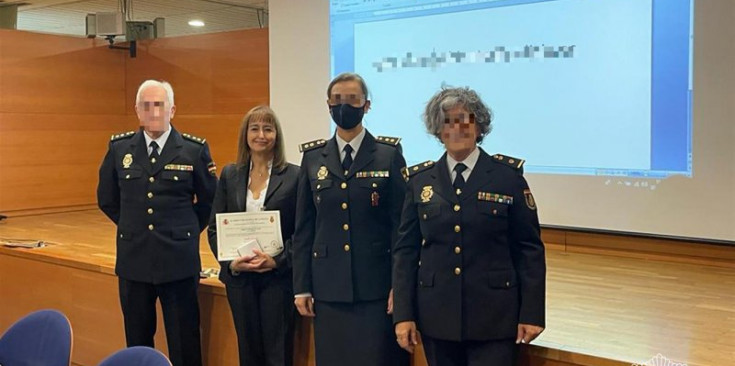La comissària major Teresa Ferreira i l’inspector major i cap de la unitat d’Investigació Operativa, Josep Lluís Martínez Artuñedo, han rebut una formació a Madrid.
