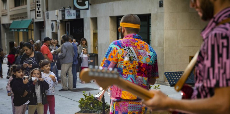 Una imatge de la innauguració del carrer de la Llacuna.