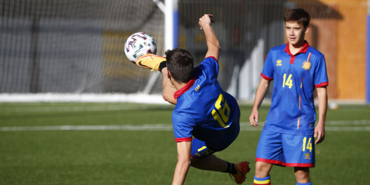 La sub-17 en un entrenament.