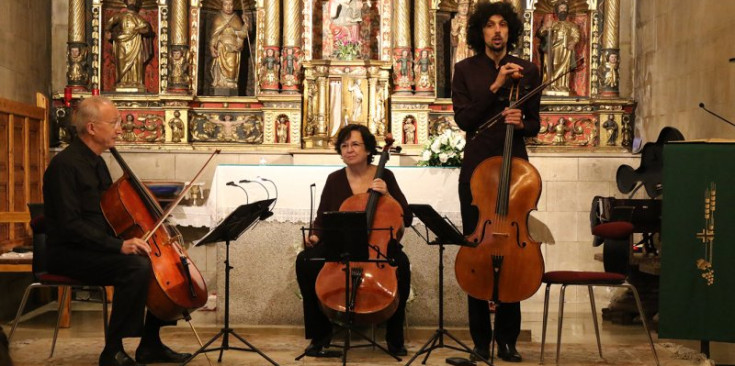 Presentació de l'actuació dels Viloncel·listes de Barcelona a l'església parroquial d'Ordino.