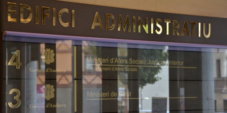 Entrada a la seu del ministeri d'Afers Socials