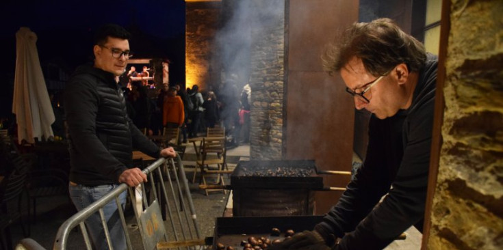 L’elaboració de les castanyes repartides a Ordino.