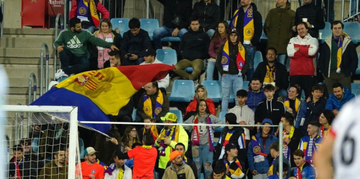 Aficionats de l'FC Andorra durant el partit.
