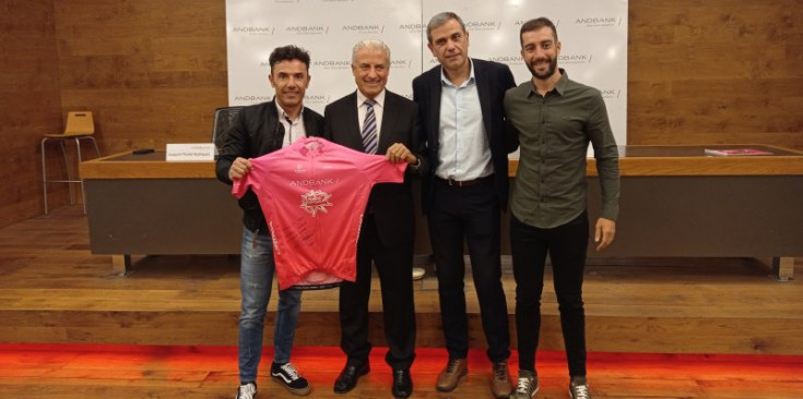 Els protagonistes de la signatura del conveni entre la Purito Andorra i Andbank, ahir.