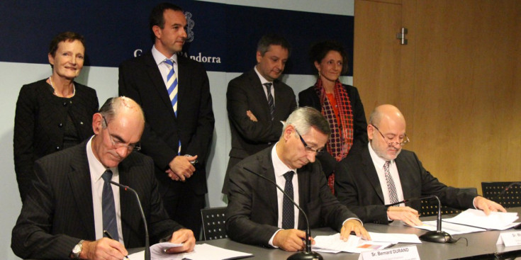 Signatura del projecte de Seguretat dels Accessos Pirinencs enfront del Risc d’Allaus,ahir.